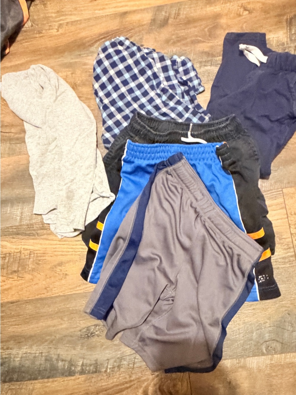 Boys 4T bundle joggers shorts long sleeve pajama